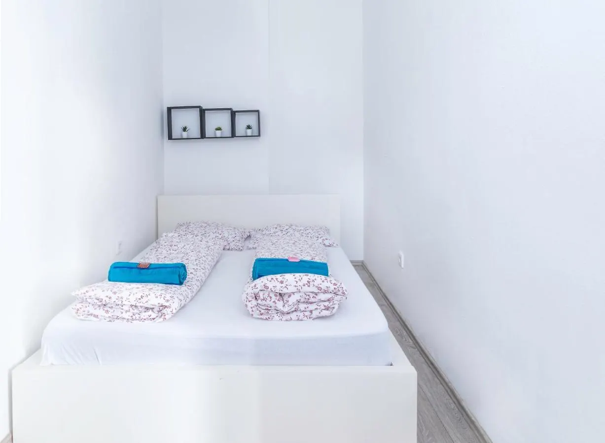 New & Central Marzstrasse City Apartment With Own Exit To The Inner Garden Vienna Austria